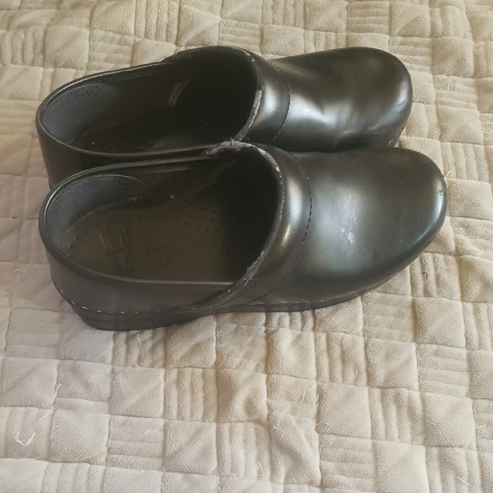Black Clogs - Picture 3 of 7